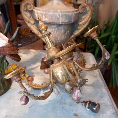 Petit lustre “bijou” baroque Italien XVIIIe – pendants en bois sculpté améthyste