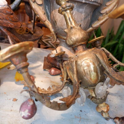 Petit lustre “bijou” baroque Italien XVIIIe – pendants en bois sculpté améthyste