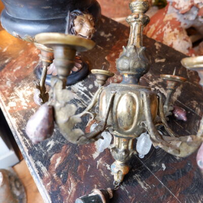 Petit lustre “bijou” baroque Italien XVIIIe – pendants en bois sculpté améthyste