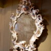Grand miroir en porcelaine décor peint de fleurs & d'insectes - Italie XVIIIe – Image 5