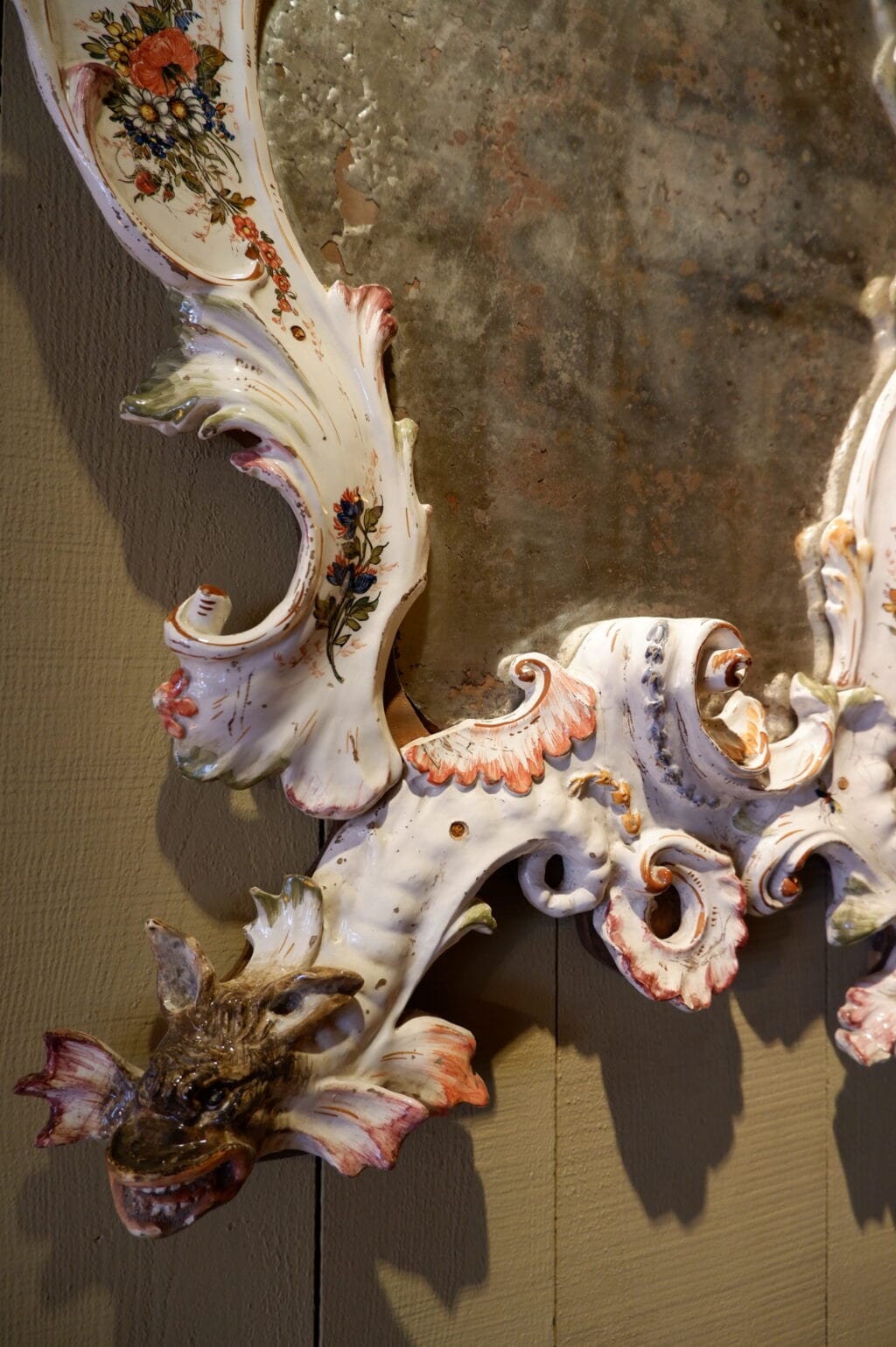 Grand miroir en porcelaine décor peint de fleurs & d'insectes - Italie XVIIIe – Image 9