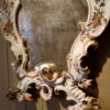 Grand miroir en porcelaine décor peint de fleurs & d'insectes - Italie XVIIIe – Image 8