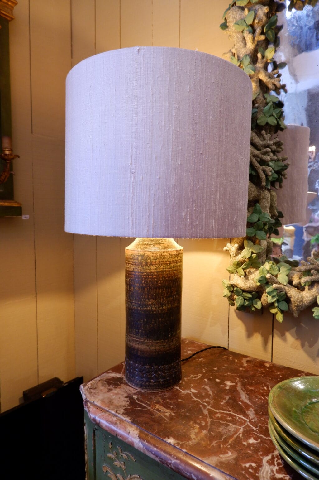 Paire de lampes suédoises en grés décor kaki charbon + AJ soie – Image 2