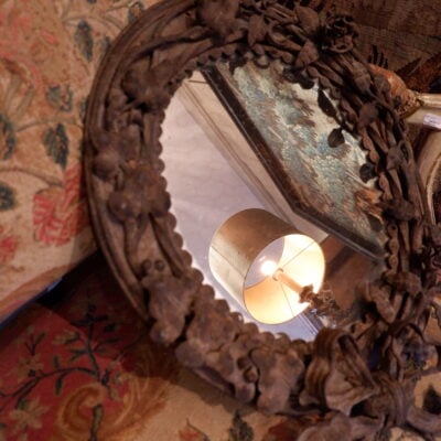 MIROIR EN FONTE DE FER DECOR RUBAN ET ROSES CA.1890