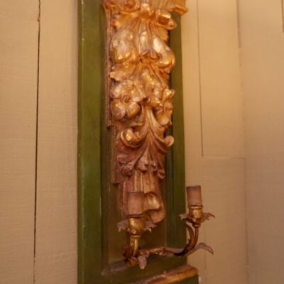 Paire d’appliques en bois sculpté orné de feuille d’or 2 bras de lumière fin XIXe