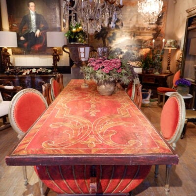 Large Tuscan table in painted wood from the 18th century