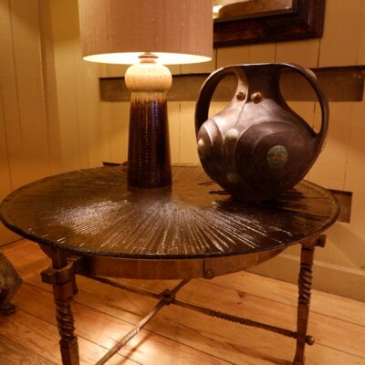 Table basse en bronze & plateau en verre fumé motif guilloché soleil ca.1960