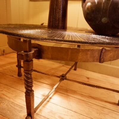 Table basse en bronze & plateau en verre fumé motif guilloché soleil ca.1960