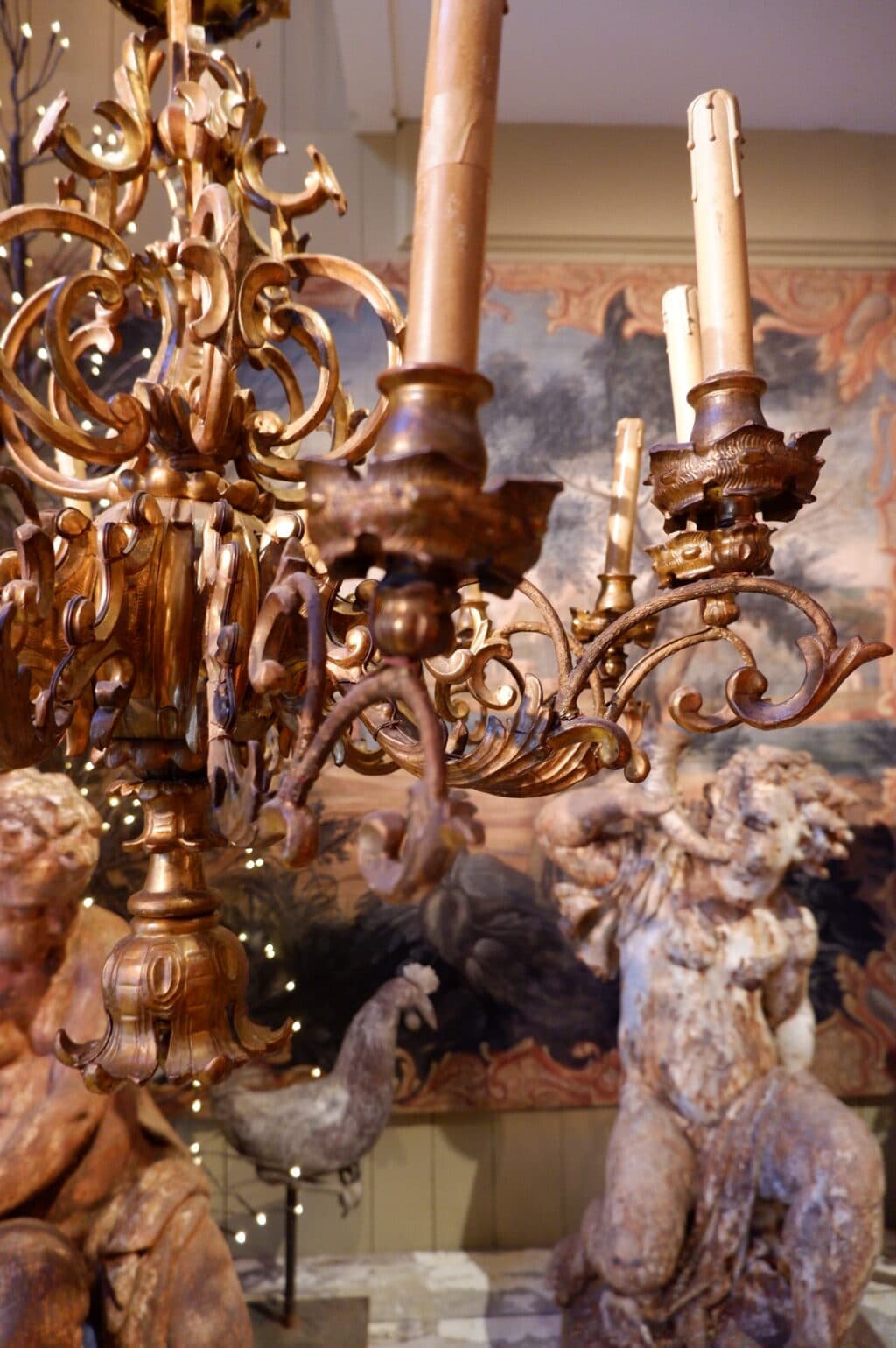 Grand lustre italien en bois sculpté à la feuille d'or fin XIXe – Image 10