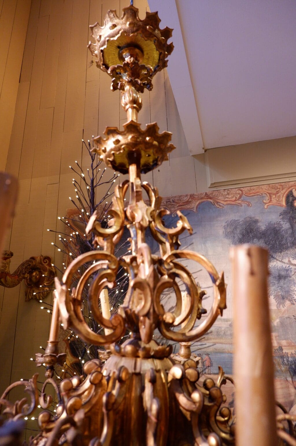 Grand lustre italien en bois sculpté à la feuille d'or fin XIXe – Image 7