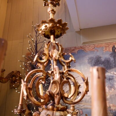 Grand lustre italien en bois sculpté à la feuille d’or fin XIXe