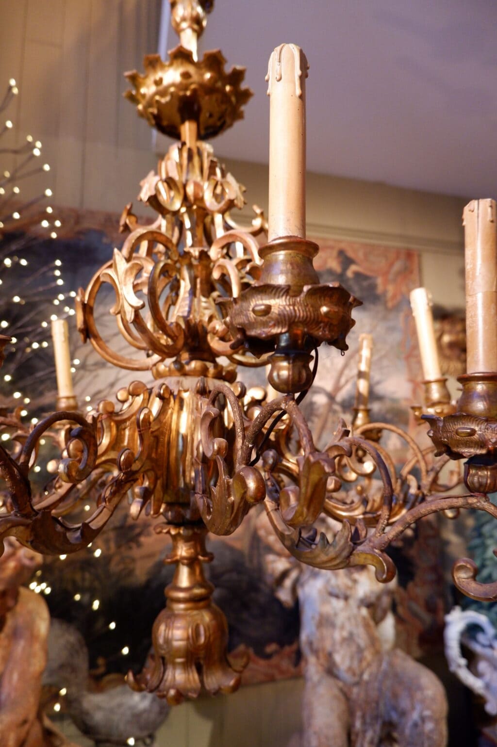 Grand lustre italien en bois sculpté à la feuille d'or fin XIXe – Image 9