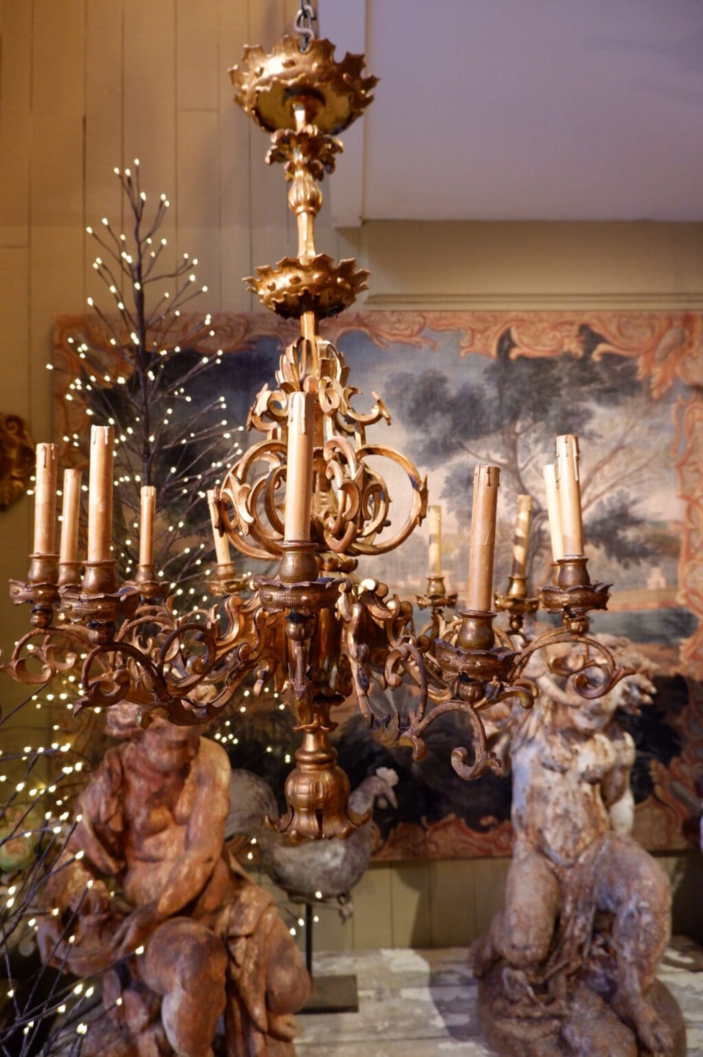 Grand lustre italien en bois sculpté à la feuille d'or fin XIXe – Image 8