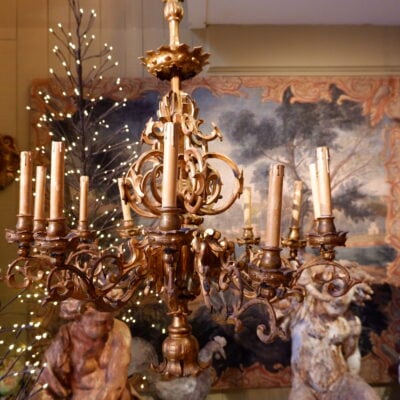 Grand lustre italien en bois sculpté à la feuille d’or fin XIXe