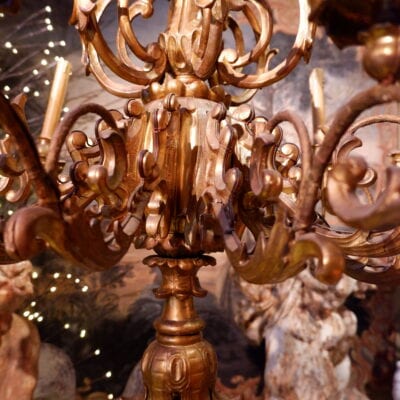 Grand lustre italien en bois sculpté à la feuille d’or fin XIXe