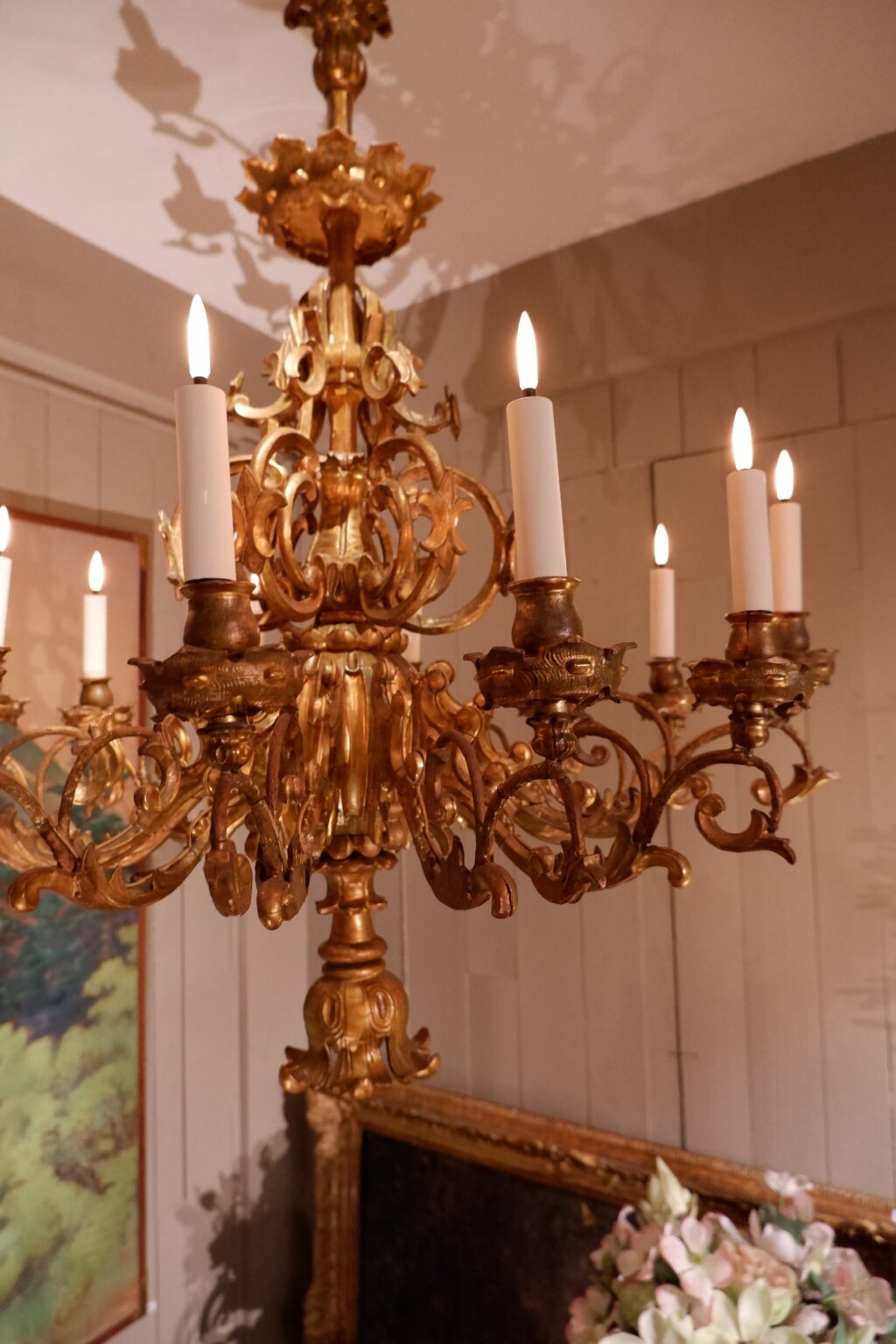 Grand lustre italien en bois sculpté à la feuille d'or fin XIXe – Image 4