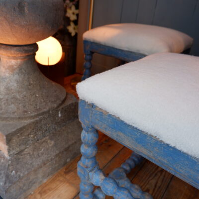 Pair of baroque stools in turned wood with blue patina - ca.1800