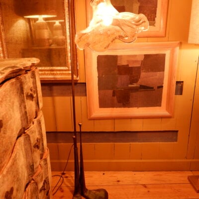 Brutalist floor lamp in bronze and molded glass Shades flower ca.1960
