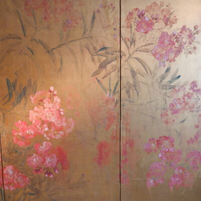 GRAND PARAVENT JAPONNAIS 6 FEUILLES “LAURIER ROSE” SUR FEUILLE D’OR PERIODE MEIJI XIXE