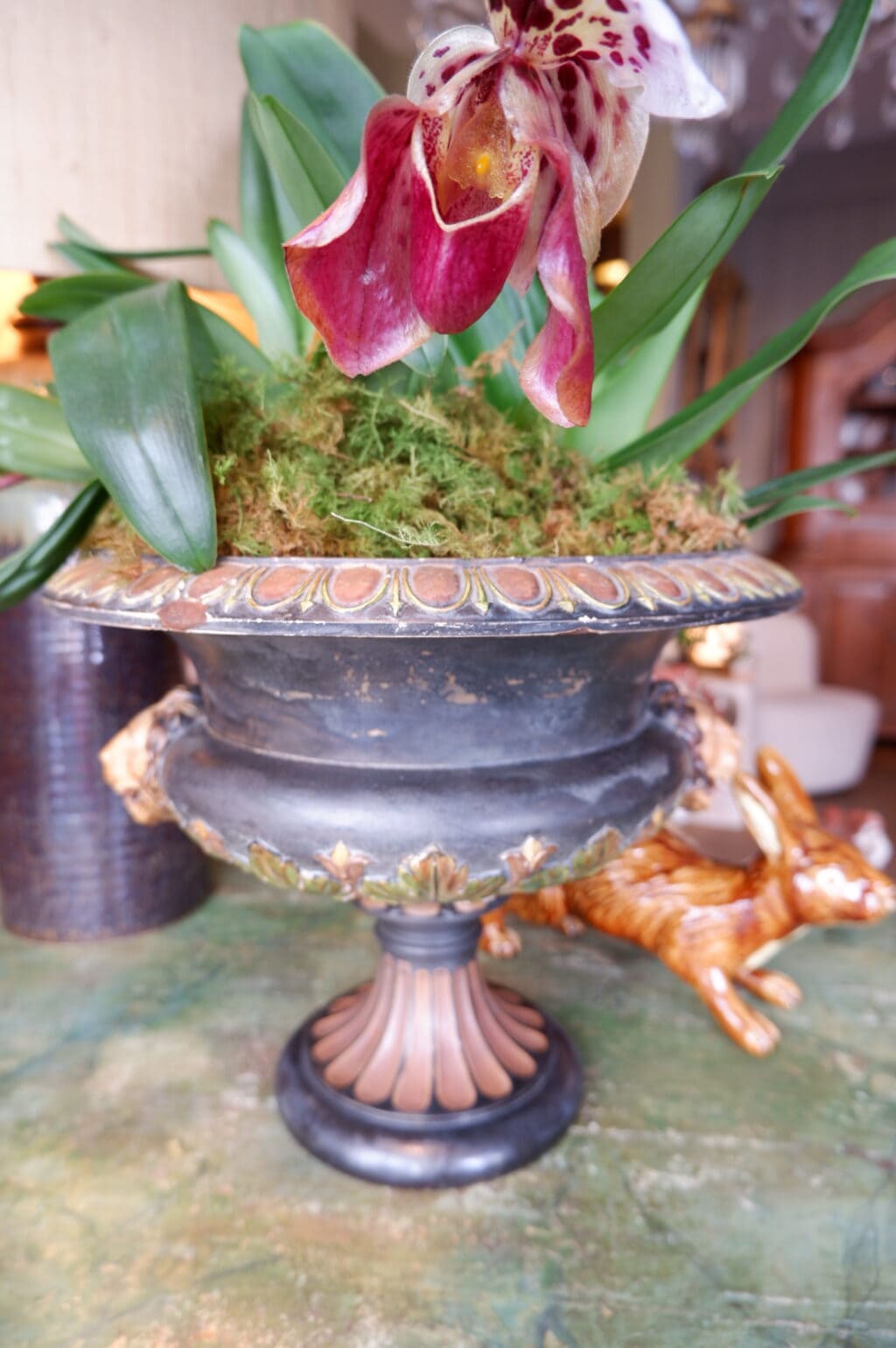 VASE NEOCLASSIQUE SUR PIED EN TERRE CUITE POLYCHROME SIGNEE  P. Ipsen, Kjøbenhavn ca.1890 – Image 4