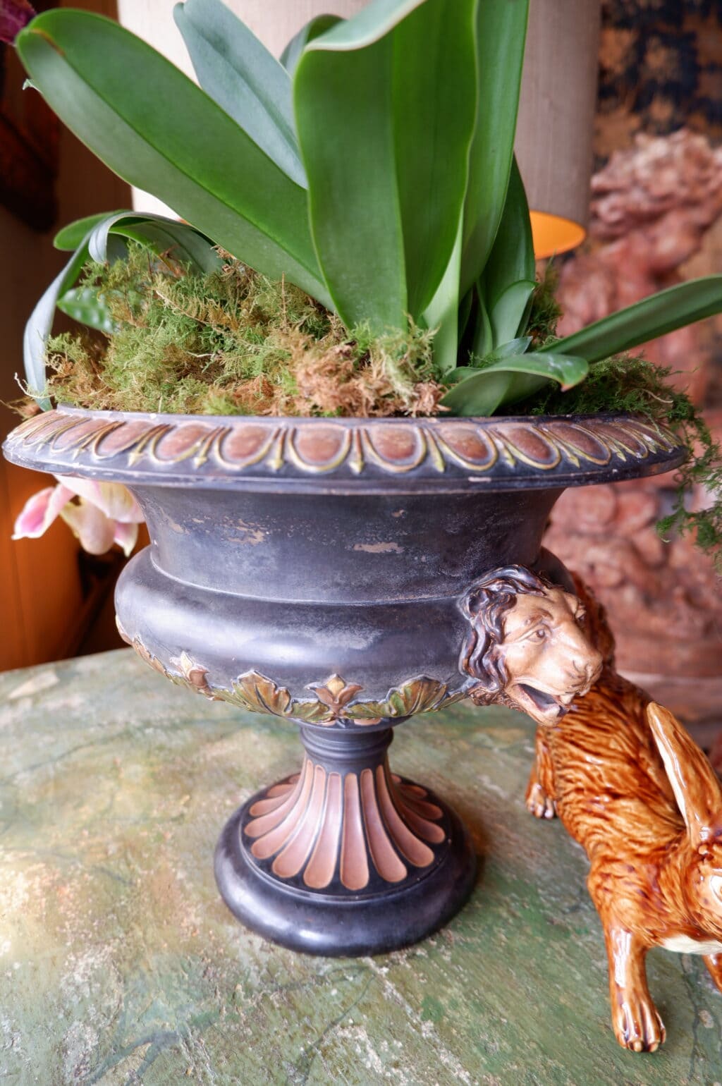 VASE NEOCLASSIQUE SUR PIED EN TERRE CUITE POLYCHROME SIGNEE  P. Ipsen, Kjøbenhavn ca.1890 – Image 2