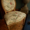 Paire de fauteuils médaillons à la rose ancienne patine noire ca.1800 – Image 6