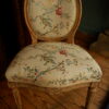 Paire de fauteuils médaillons à la rose ancienne patine noire ca.1800 – Image 7