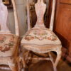 Une paire de chaises patine blanche assise au petit point ca.1800 – Image 2