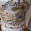 Paire de pots couverts en faience de Moustier - décor polychrome – Image 11