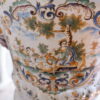 Paire de pots couverts en faience de Moustier - décor polychrome – Image 10