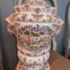 Paire de pots couverts en faience de Moustier - décor polychrome – Image 12