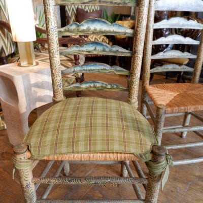 PAIRE de CHAISES PAILLEES DECOR PEINT CA.1800