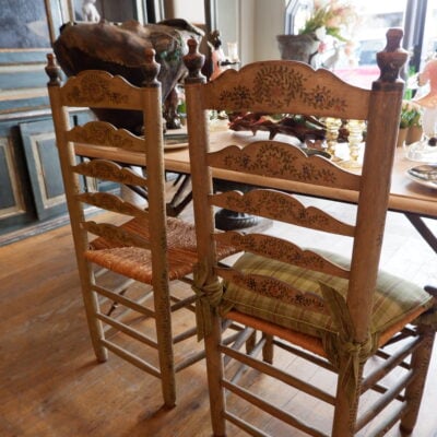 PAIRE de CHAISES PAILLEES DECOR PEINT CA.1800