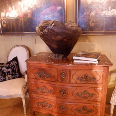 Small Regency chest of drawers with 4 drawers in natural wood and red marble top ca.1720