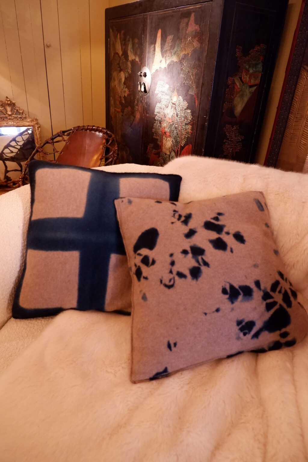 COUSSINS EN CACHEMIRE TIE-DYE INDIGO – Image 2