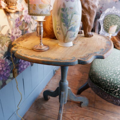 Elegant oval pedestal table -swedish baroque in blue painted wood