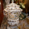 Paire de pots couverts en faience de Moustier - décor polychrome – Image 14