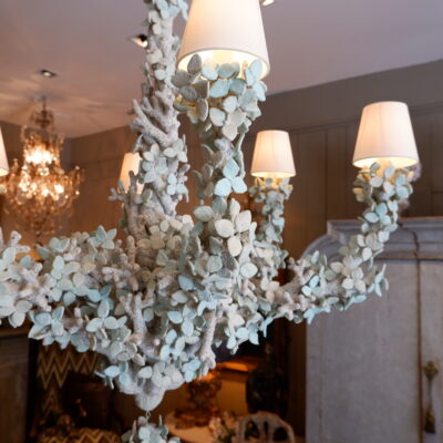 Grand lustre “Feuilles blanches” par Edouard Chevalier