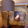 Paire de lampes spirale en bois sculpté noirci sur racine de bouleau + A/J cylindre en raphia – Image 2