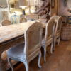 Suite de 6 chaises et 4 fauteuils période Louis XV assise en cannage -patine blanche & verte. – Image 7