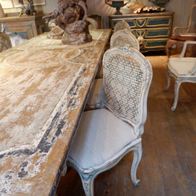 Suite de 6 chaises et 4 fauteuils période Louis XV assise en cannage -patine blanche & verte.