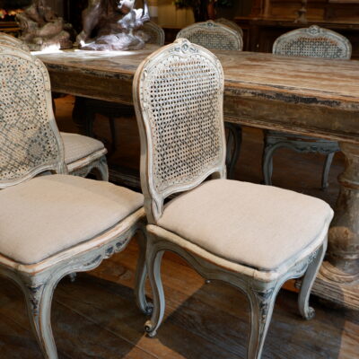 Suite de 6 chaises et 4 fauteuils période Louis XV assise en cannage -patine blanche & verte.