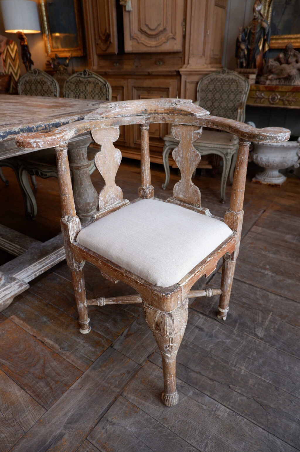 Fauteuil de bureau baroque Suédois, patine blanche ca.1800