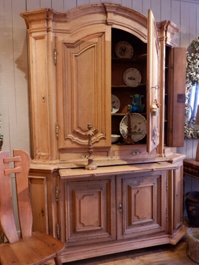Large double-body in light oak with canted sides, ca.1800