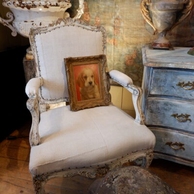 PAIR OF QUEEN-SIZE ARMCHAIRS WITH WHITE PATINA