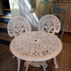 Ensemble de jardin en fonte d'aluminium ajourée laque rose pâle ca.1900 – Image 5