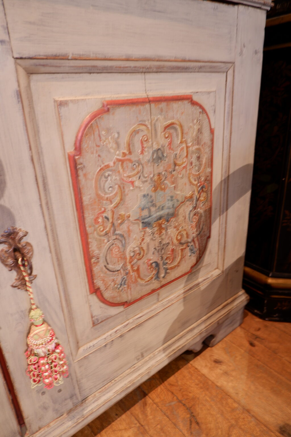 Buffet toscan en bois peint décor baroque ca.1890 – Image 6