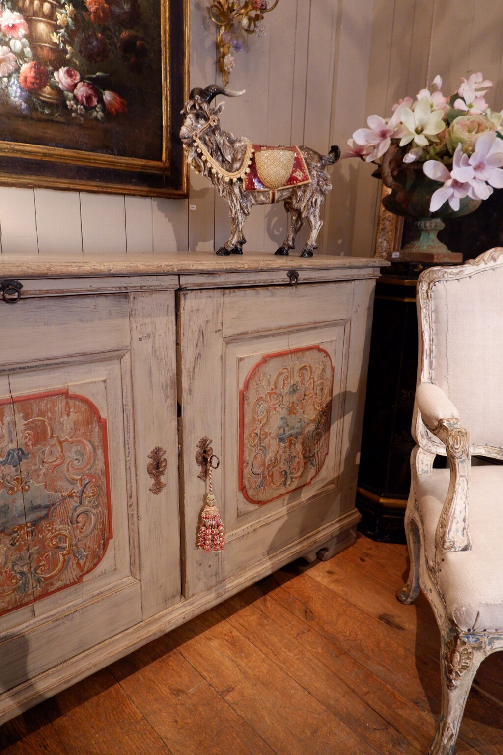 Buffet toscan en bois peint décor baroque ca.1890 – Image 7
