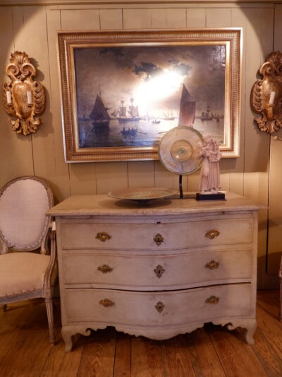 CURVED CHEST OF DRAWERS IN BEIGE PAINTED WOOD, LATE 19TH CENTURY