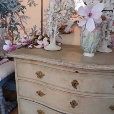 COMMODE GALBE EN BOIS PEINT BEIGE FIN XIXE